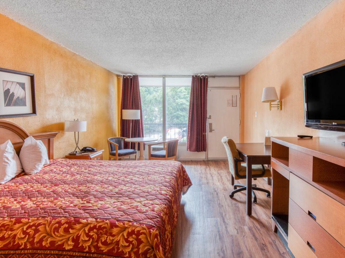 Budgetel Inn & Suites Forest Park Eksteriør billede