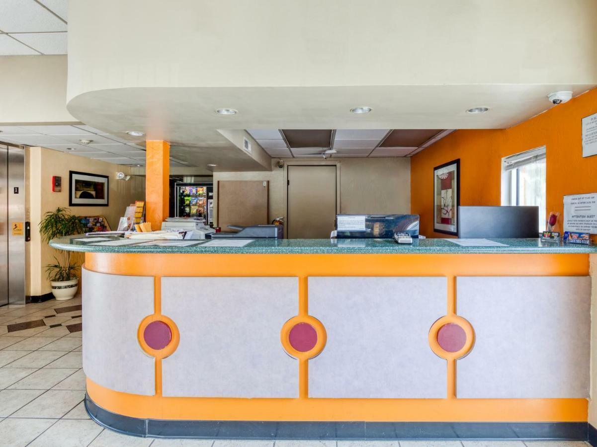 Budgetel Inn & Suites Forest Park Eksteriør billede