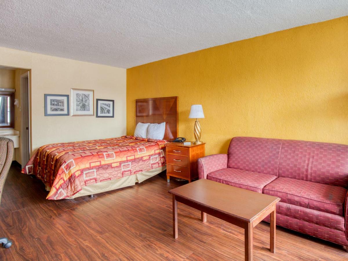 Budgetel Inn & Suites Forest Park Eksteriør billede
