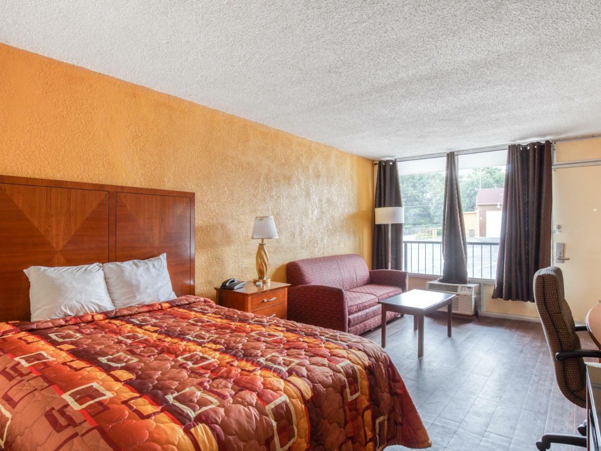 Budgetel Inn & Suites Forest Park Eksteriør billede