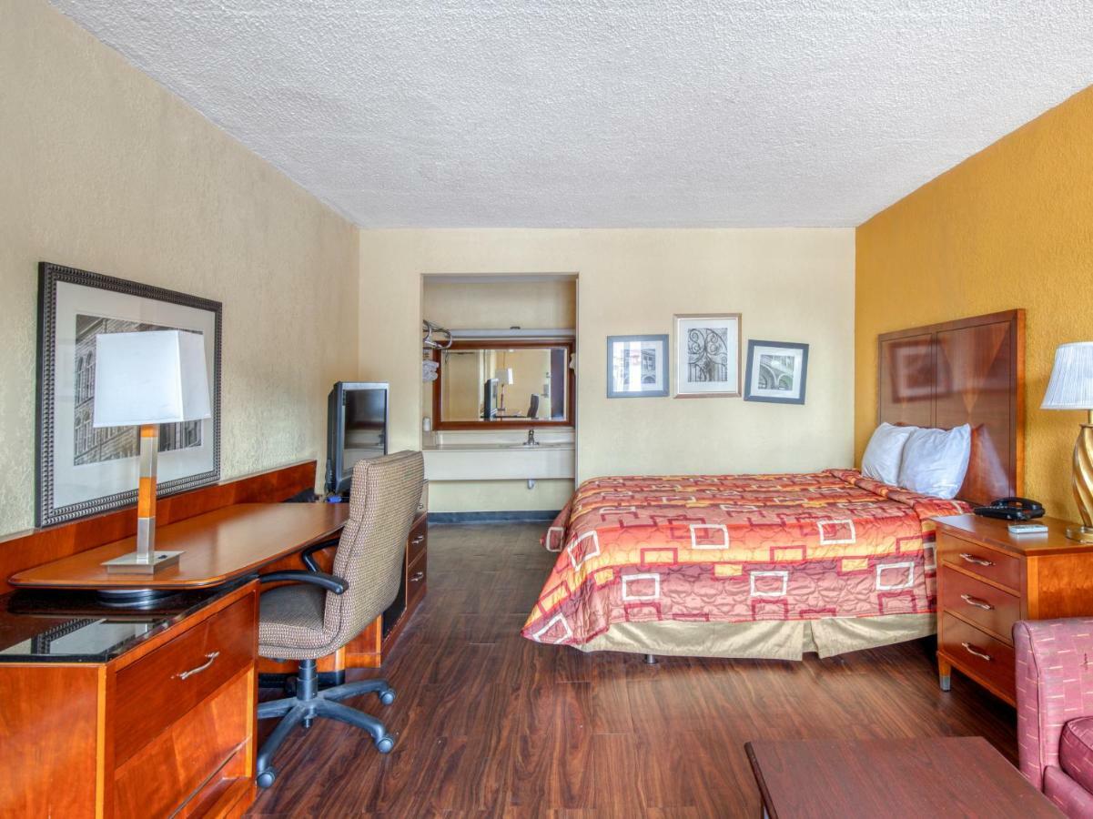 Budgetel Inn & Suites Forest Park Eksteriør billede
