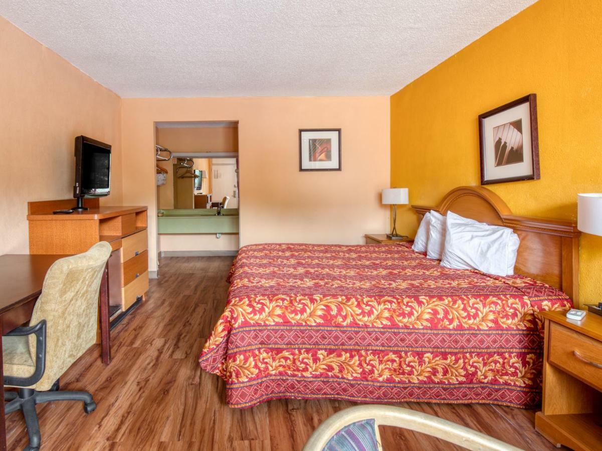 Budgetel Inn & Suites Forest Park Eksteriør billede